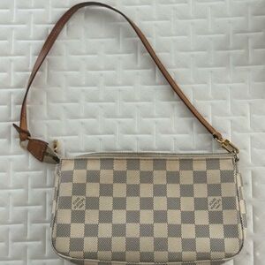 Louis Vuitton
Damier Azur